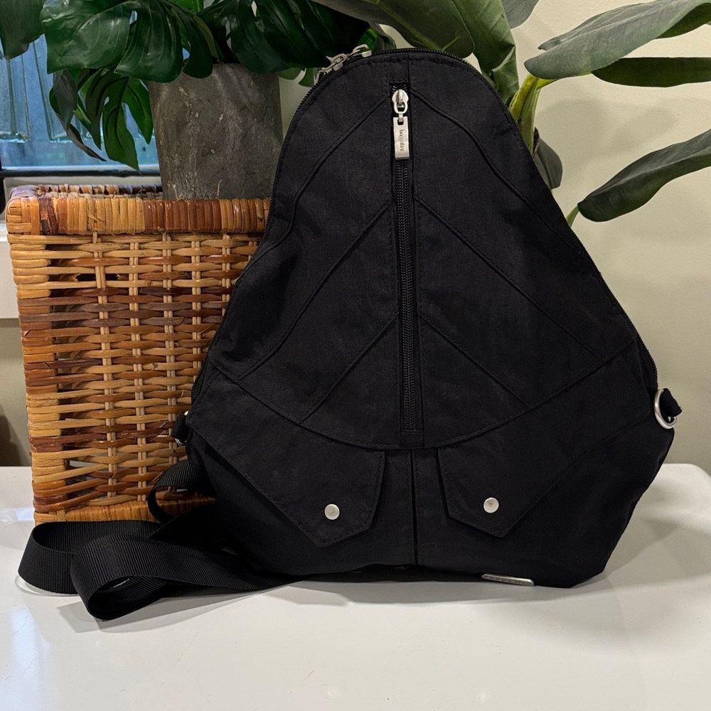 BAGGALLINI Traverse Convertible Sling Bag Backpack Triangle Shape Black Nylon